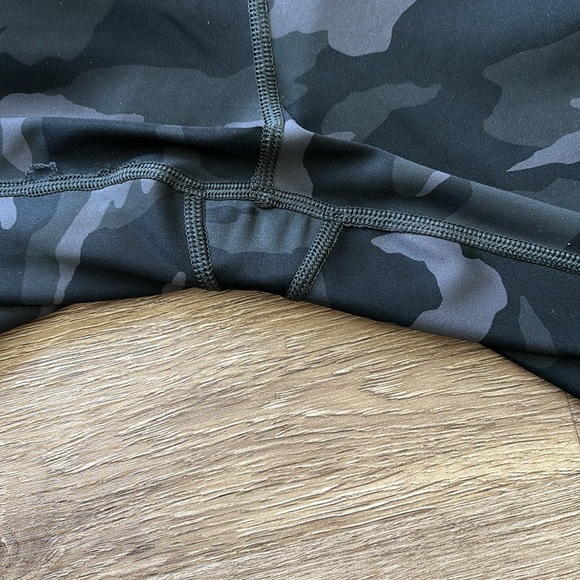 Athleta Ultimate Camo 7/8 leggings. Size M. - Picture 7 of 10